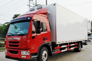 (厢长7.4米)解放龙V单桥冷藏车