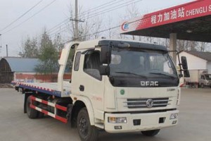 【一拖二】东风多利卡带卧清障车